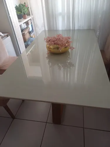 Mesa de madeira para 06 assentos