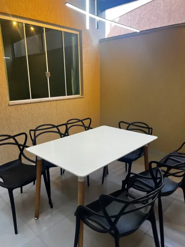 Mesa sem cadeiras