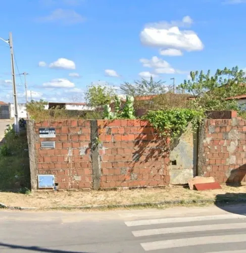 Terreno de esquina 6x30m (aos fundos é 10,5m)