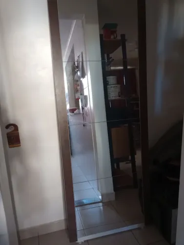 Espelho grande usando em boas condições com marcas de uso