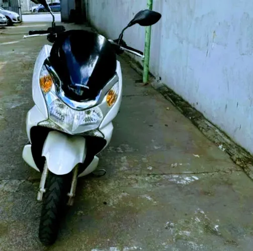 Vende-se uma moto Honda PCX 150