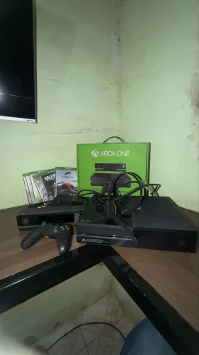 ? XBOX ONE COMPLETO + 2 CONTROLES + 6 JOGOS - R$ 1.000,00