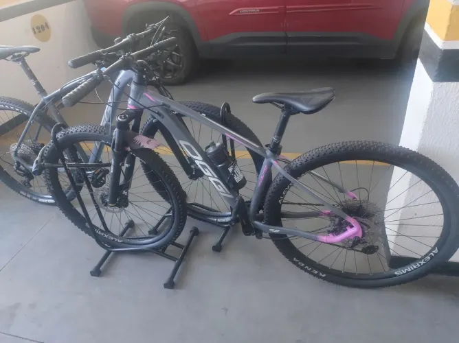 Vendo 2 bicicletas aro 29,  top de linha, leia a descrição.
