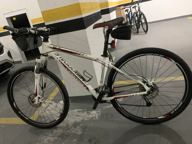Vendo bicicleta usada Cannondale aro 29, freios hidráulicos e com câmbio Shimano