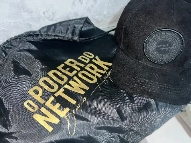 Boné Comemorativo 40 Anos Bruno Avelar + Bolsa O Poder do Network - Item de Colecionador