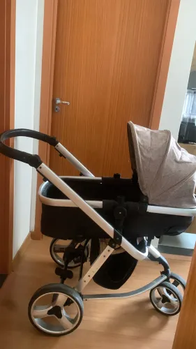 Vendo carrinho de bebê Moisés 