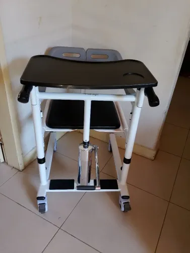 Vende-se Cadeira de Transferência 
