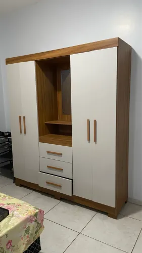 GUARDA-ROUPA