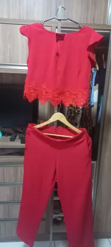 Conjunto vermelho nunca usado