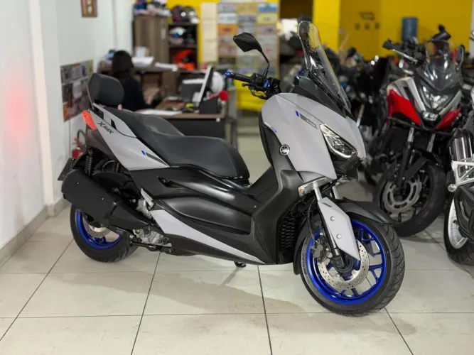 YAMAHA XMAX 250