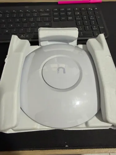 Ponto de Acesso Ubiquiti UniFi 6 Plus + Fonte