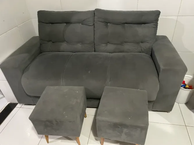 sofá com pufe
