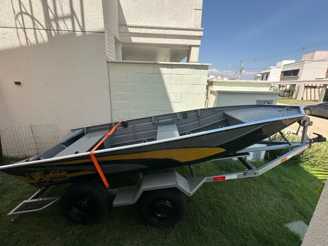 Kit completo - Canoa e carreta SEMI-NOVO, motor ZERO