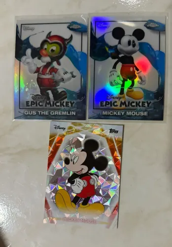 Topps Disney Chrome Neon 2026 Mickey Mouse e Gus The Gremlin card