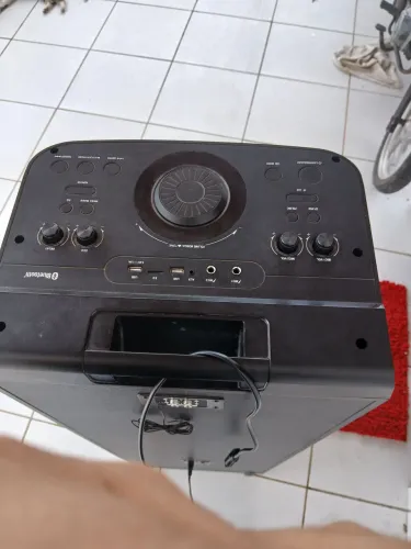 Vendo uma torre de som marca Pulse 2300w de potência documento preço r$ 1.300