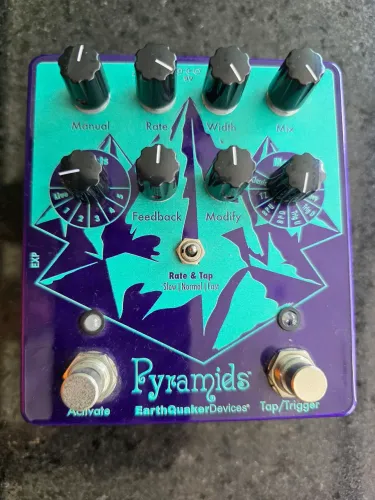 Pedal Earthquaker Devices Pyramids