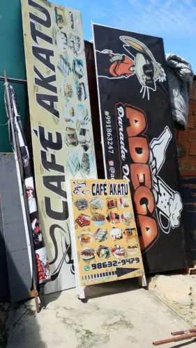 Placas e uns ferros