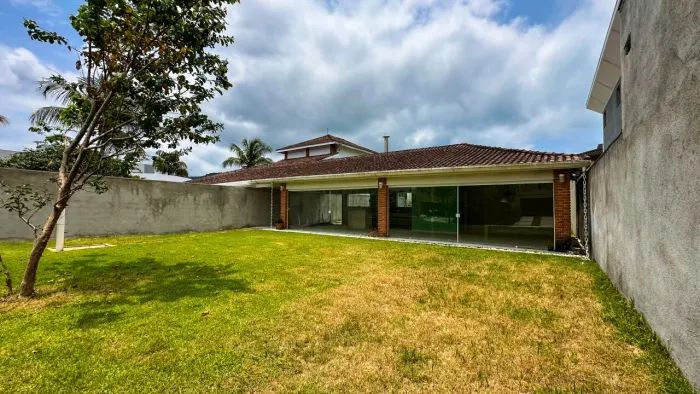 Terreno à venda no condomínio Acapulco em Guarujá