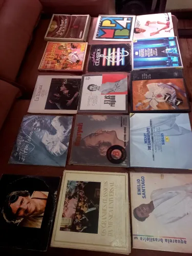 Coleção raríssimas de disco de vinil jom lenom elto jom p fora