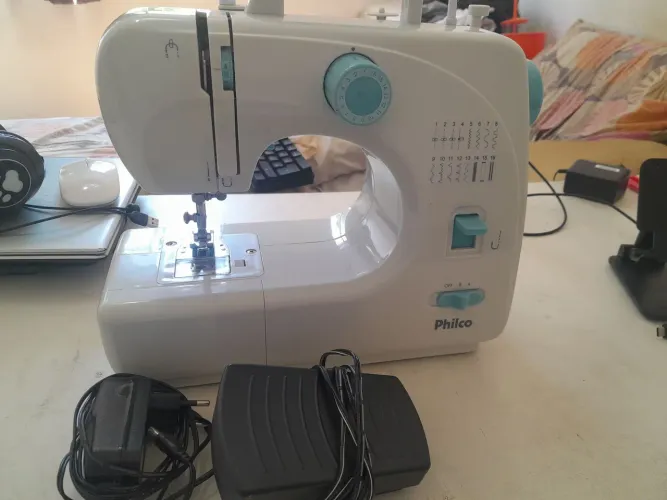 Vendo máquina de costura philco 16 pontos