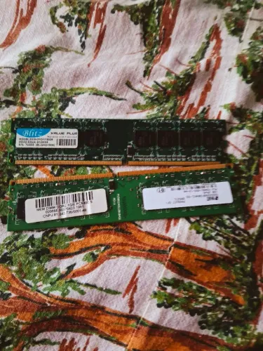 Memórias RAM DDR2 1GB cada - Total 2GB