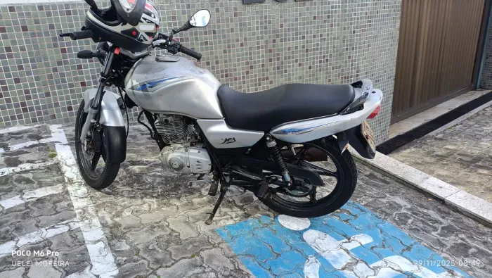 MOTO SUZUKI YES 