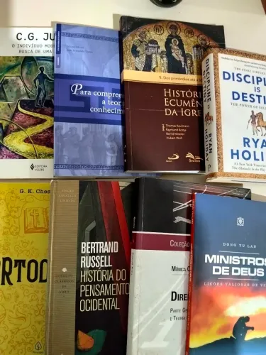 Vendo livros baratos