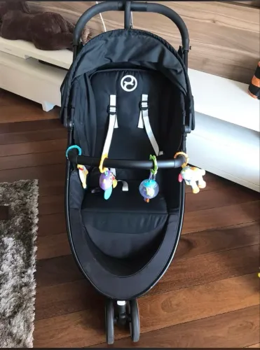 Carrinho de bebê com bebê Confuorto cyber qualidade alemã