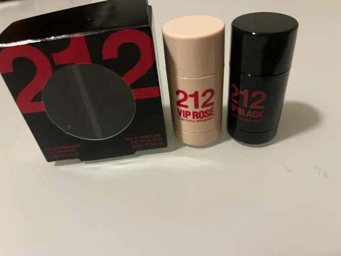 Kit 212 vip rose + blac perfumes sólidos original Carolina Herrera 