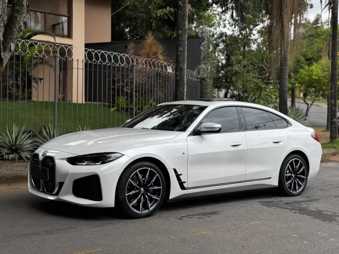 BMW i4 E-drive 40 (elétrico) 2023