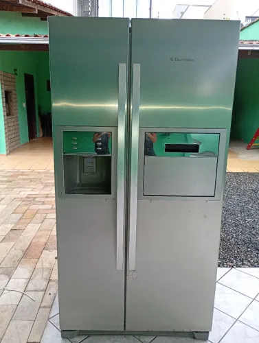 Vendo Geladeira Side by Side Eletrolux