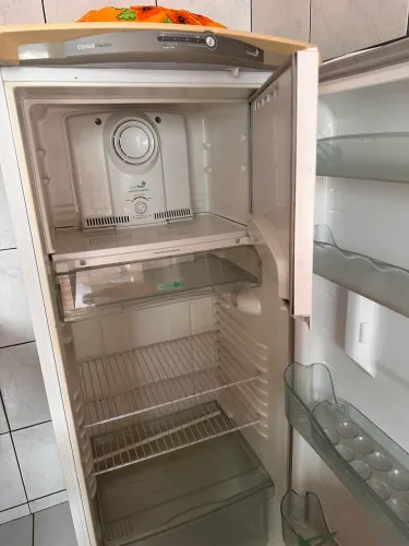 Geladeira Cônsul 297 litros muito nova.