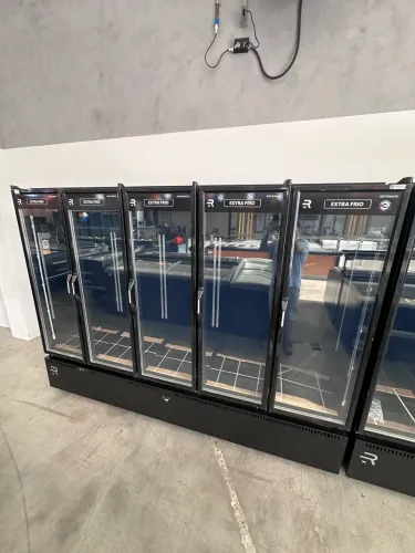 Auto serviço 5 portas extra frio cerveja/carne 1630 litros total preta refrimate