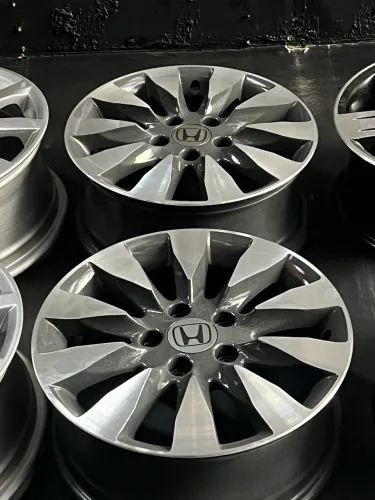 Rodas aro 16 originais Civic na cor grafite diamantado 