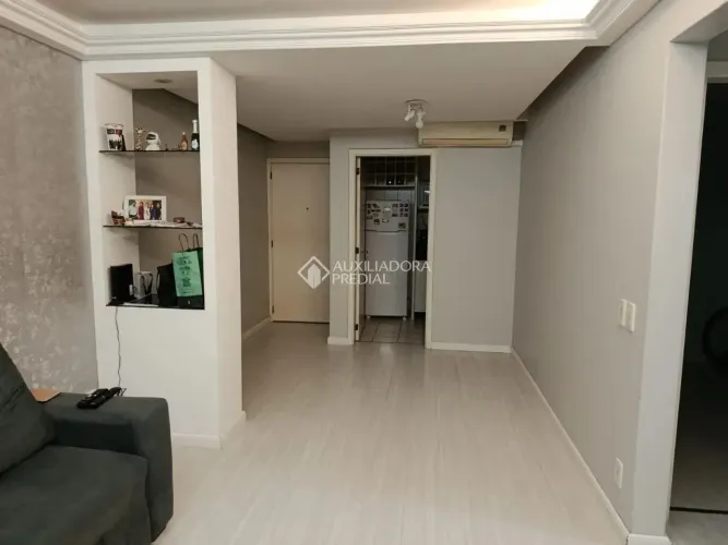 Apartamento de 2 quartos, sacada e vaga de garagem perto da PUCRS