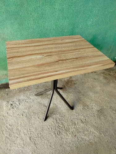 Mesa compacta retangular 