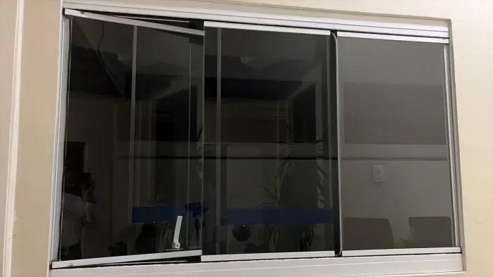 Vende- se janela de vidro 3 partes