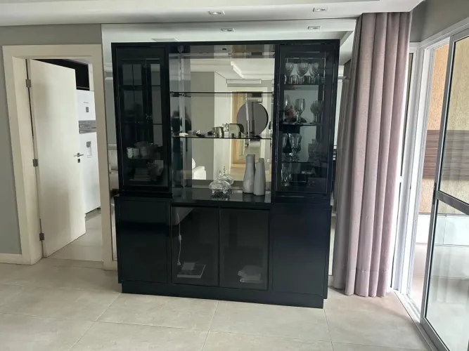 Buffet/cristaleira 180cm de largura x 210m de altura madeira laqueada preta