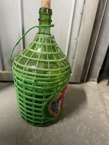 Vendo garrafão de vinho usados