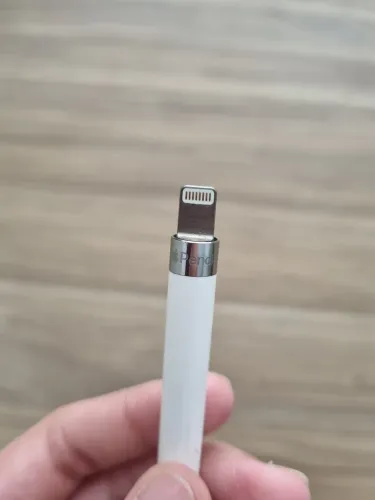 Apple pencil original 1 geração. Funcionando perfeitamente. Só está sem a tampa magnética.