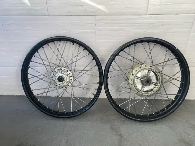Vendo Par de Roda CG 150/160 usado