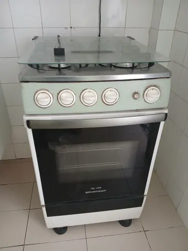Fogão retrô, funcionando perfeitamente