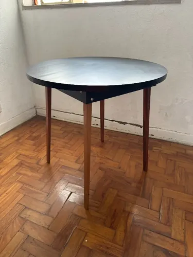 Mesa de jantar redonda preta, pé palito