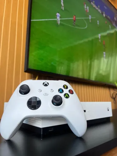 Xbox One S 500GB - Vendo ou troco em PS4