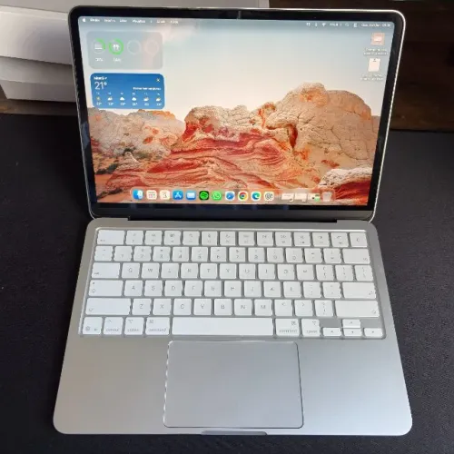 MacBook Neo 8GB RAM 256GB - 1 mês de uso, Bateria 100%
