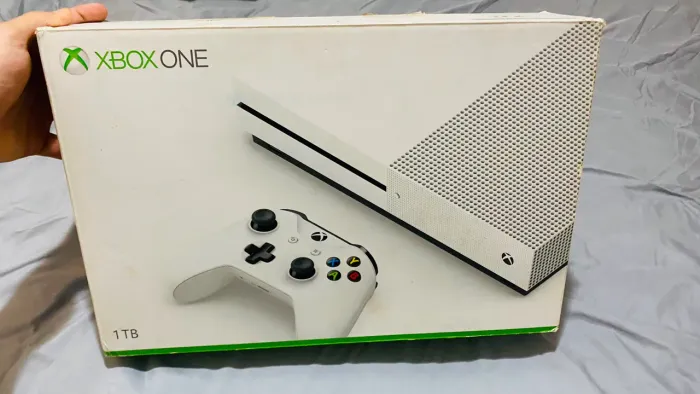 Xbox One S 1TB + Controle Impecável + Headset Original + Caixa