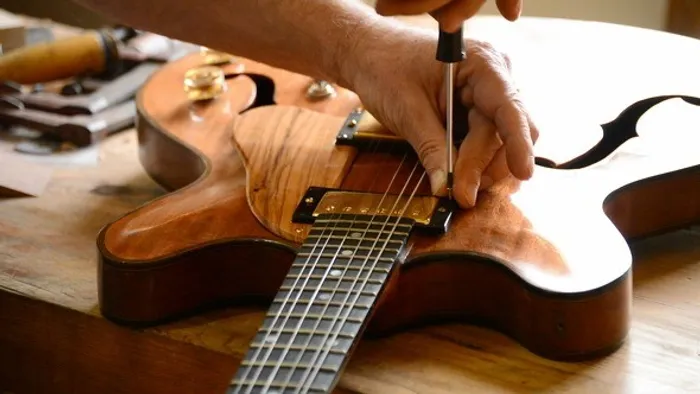 Luthier