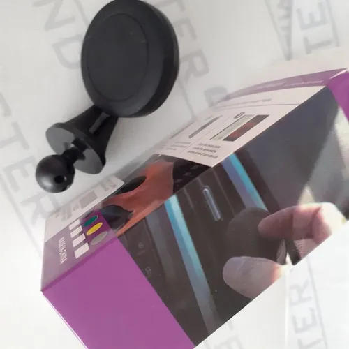 Suporte veícular para celular. Com imã. Fixação: saída do ar condicionado. Novo.