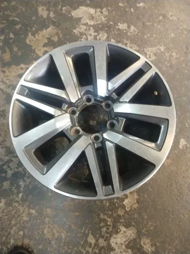 1 roda 18" Hilux