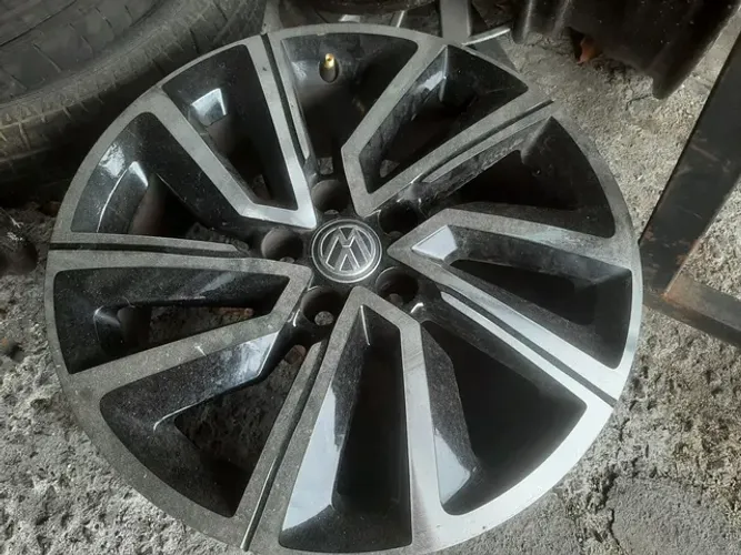 Roda aro 16 Volkswagen golf confort preta com diamantado 5x100 jogo